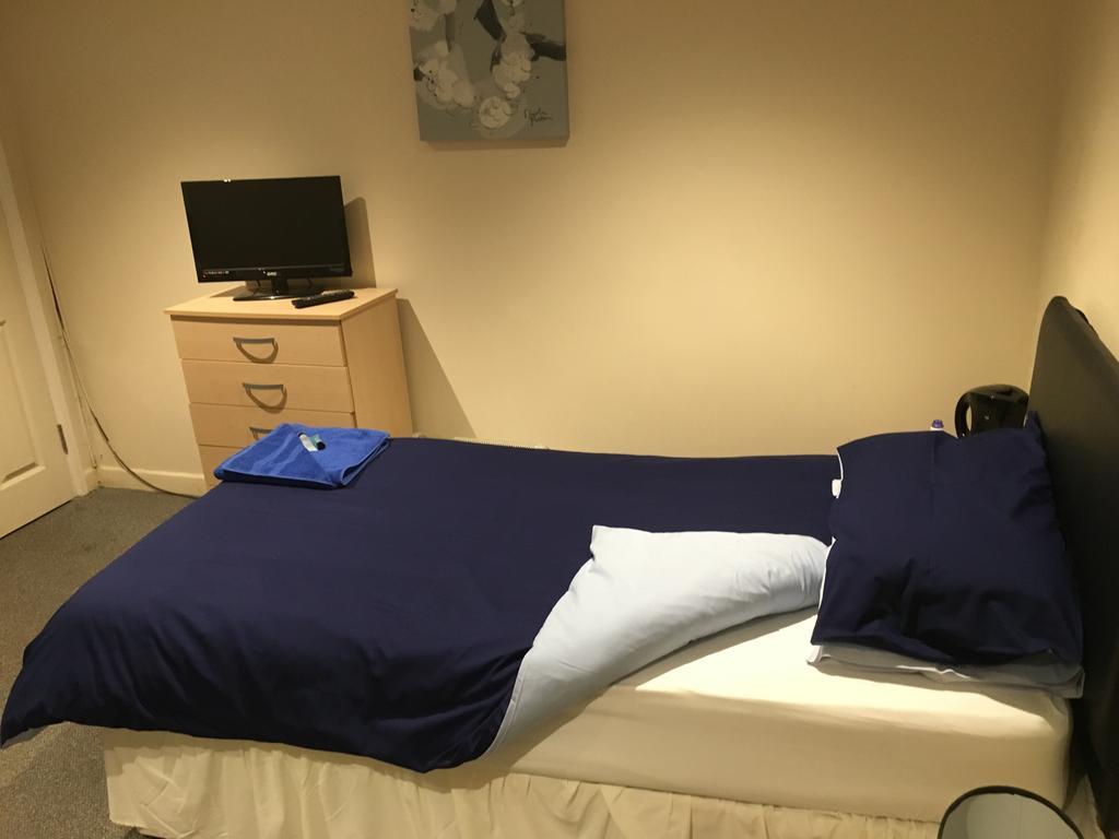 Duke Of Edinburgh Hotel Swindon Ngoại thất bức ảnh